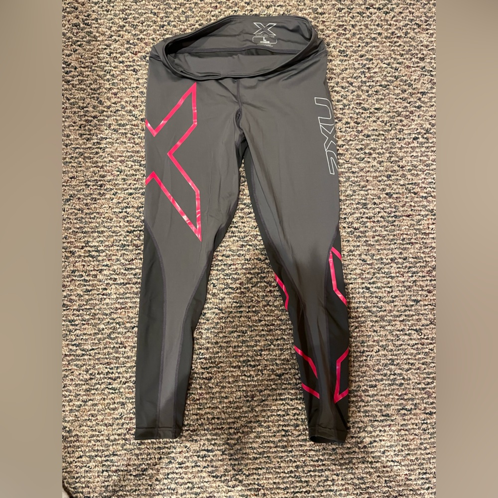 2XU Women's Black Tights with Pink Highlights